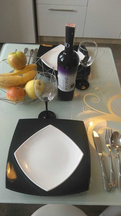 Бровары, посуточно, двухкомн, Лесной квартал, центр, новый дом, 5 мест