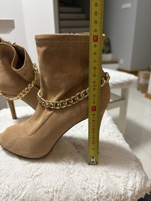 Buty damskie wiosenne botki 37 ze zlotym lancuchen kozaczki DEEZEE