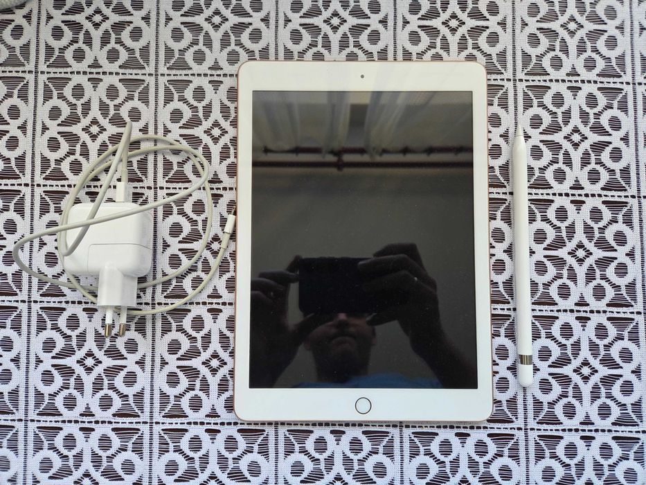 ORYGINALNY iPad 9.7 128GB + Apple Pencil + ładowarka system iPadOS