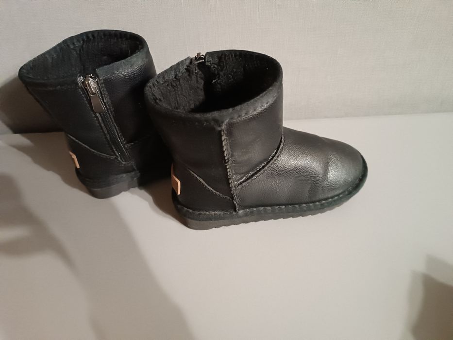 Уги,шкіра 30 р,стан ідеальний