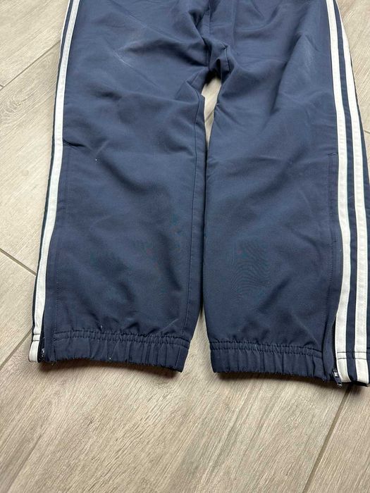 Spodnie dresowe Adidas granatowe 3 paski – klasyk | M/L