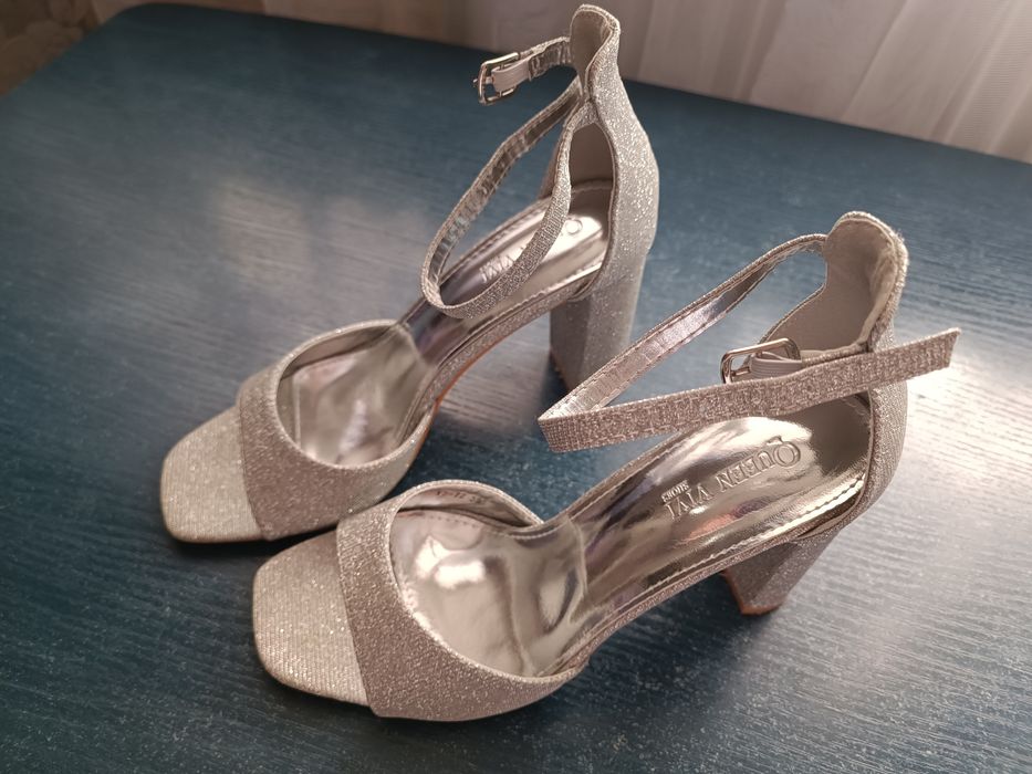 Buty na obcasie srebrne brokatowe, rozmiar 38