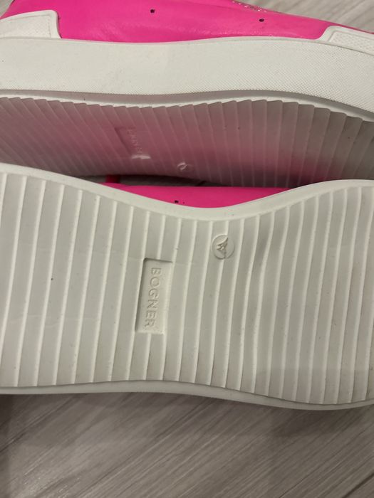 Rozowe skorzane buty Bogner