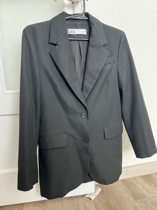 Чорний жакет ZARA, розмір 36.