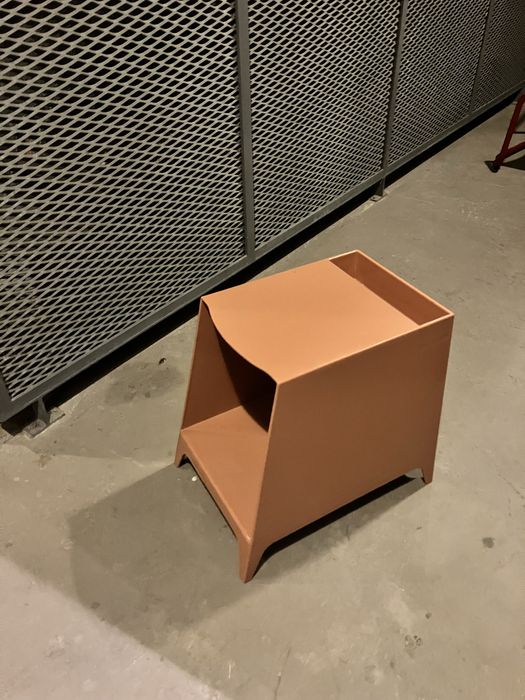 Mesa de cabeceira em PVC da Kinda