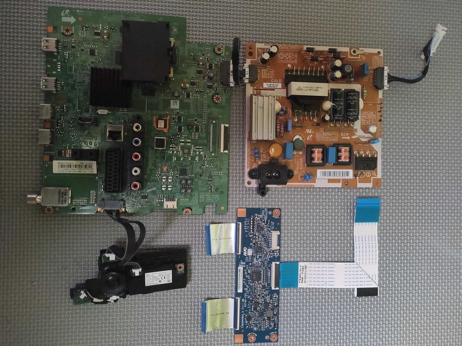 Podzespoły z TV Samsung UE32H5500AW - uszkodzona matryca
