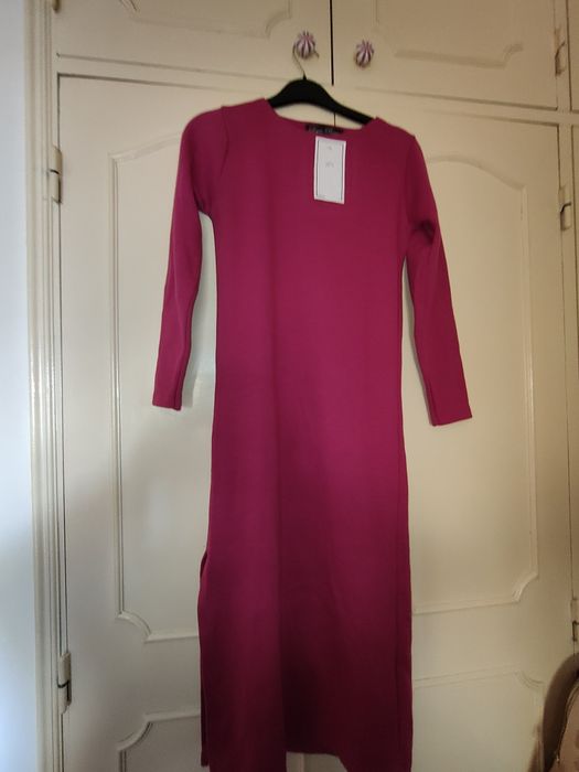 Vendo vestidos são novos