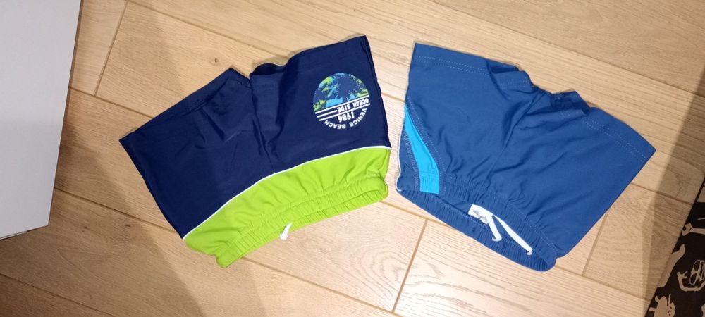 Kąpielówki chłopięce 2 pary w idealnym stanie rozm 122-134