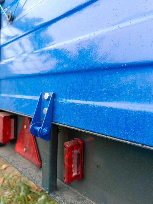 Великий легковий причіп підвищеної вантажопід"ємності