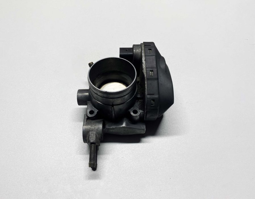 Дросельна заслінка Audi A4 B5 / Skoda SuperB / Volkswagen Passat B5 - 1.6-2.0