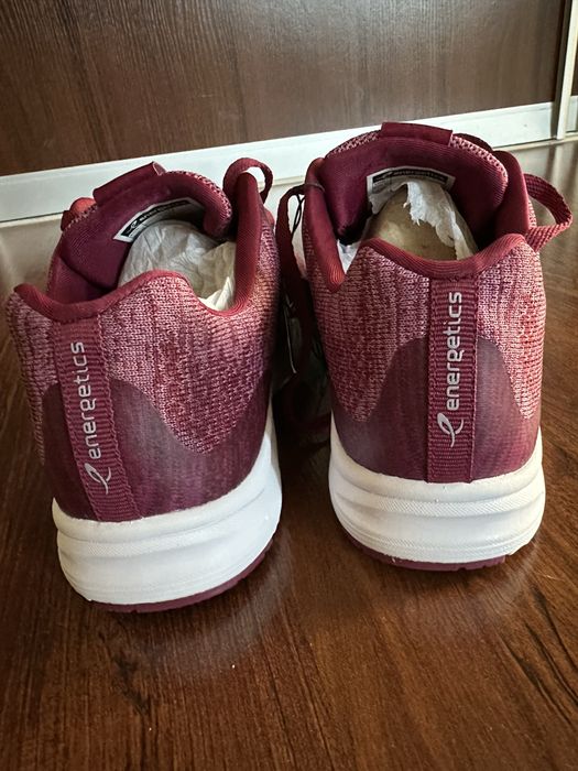 Кросівки жіночі, нові