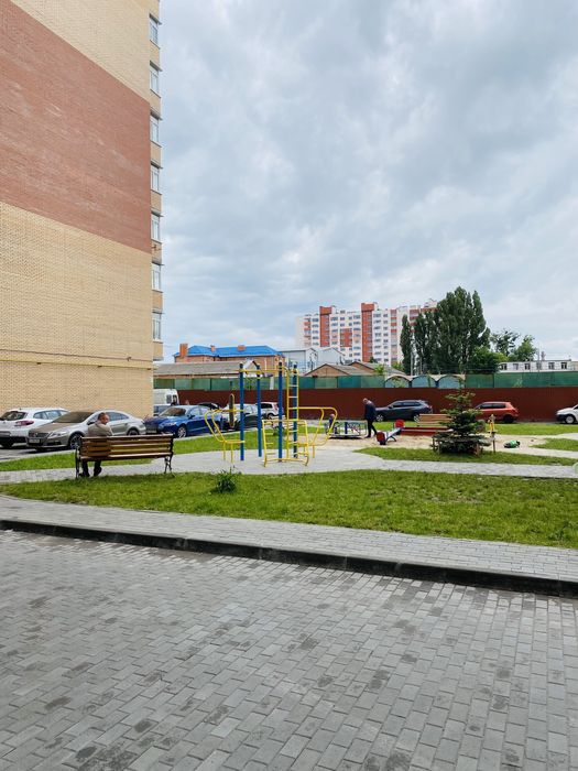 Квартира подобово:Сучасна квартра біля центру .