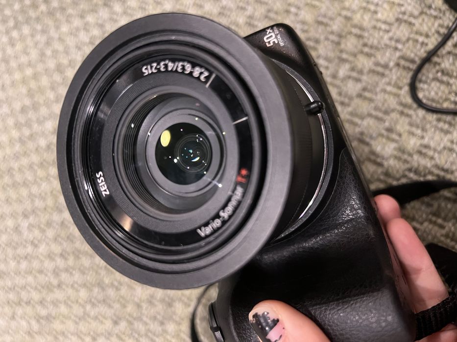 Sony Cybershot HX400V — 50x Zoom Zeiss Lens | Excellent Condition