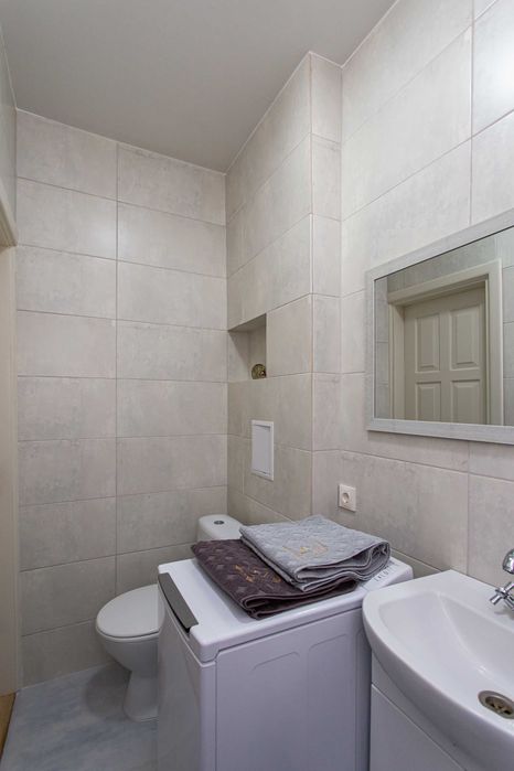 Центр. Вул. Б. Хмельницького 17. 2 кімнати. Квартира подобово