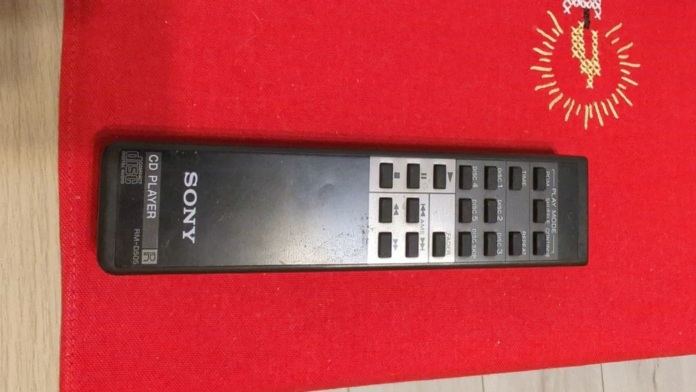 Odtwarzacz CD Sony na 5 płyt CDP-CE 505