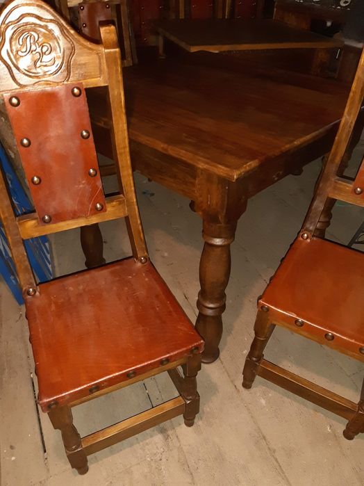 Mesa e  cadeiras
