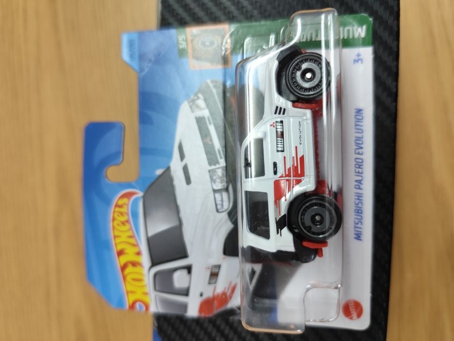 Mitsubishi Pajero Evolution da Hot Wheels.