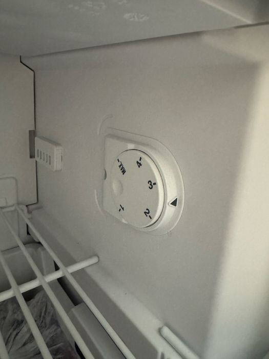 Морозильна камера beko FNE1072