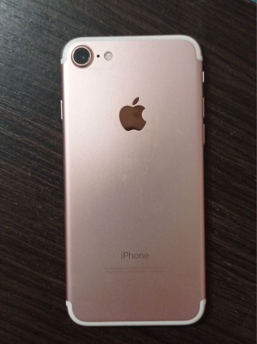 Продам iPhone 7