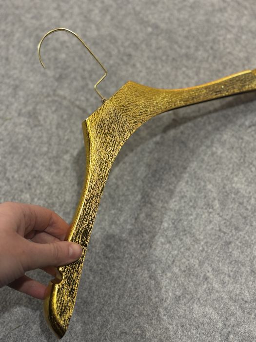 Nowe wieszaki w kolorze złotym dostępne