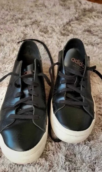Sapatilhas adidas em pele tam 36,5