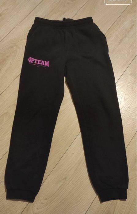Spodnie dresowe joggery czarne 4f r.146