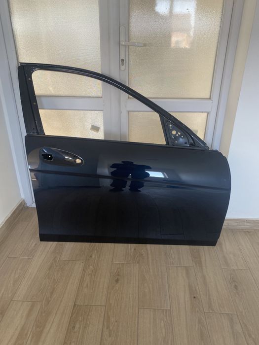 Двері Mersedes Benz C-Klas w204 передні праві двері мерседес c-klas