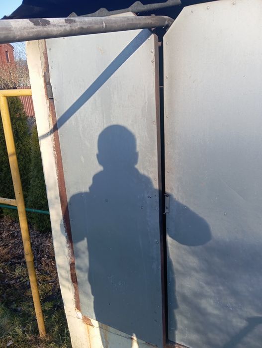 Drzwi, ramka, kosz od wędzarni