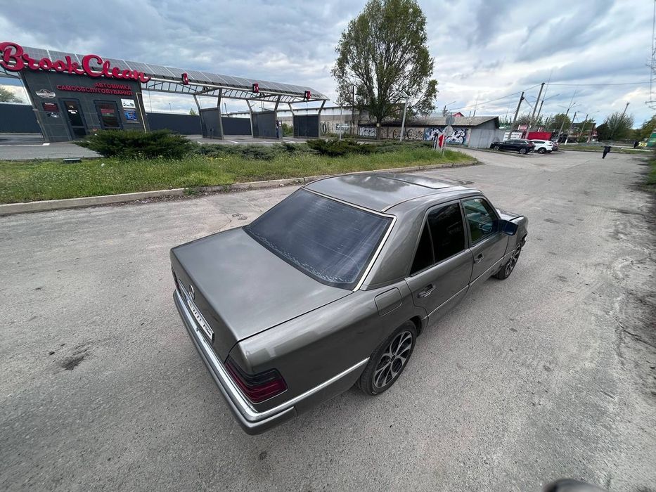 Mercedes-Benz W124 300e