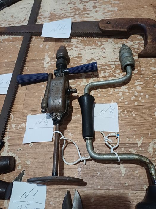 Молотки, напильники, ножницы по металу, ручные дрели, пилы по дереву.