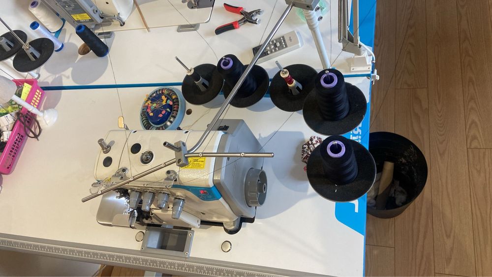 Máquina overlock Jack E4 com pouco uso