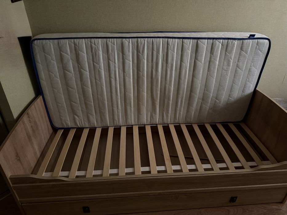 Односпальне ліжко з матрацом