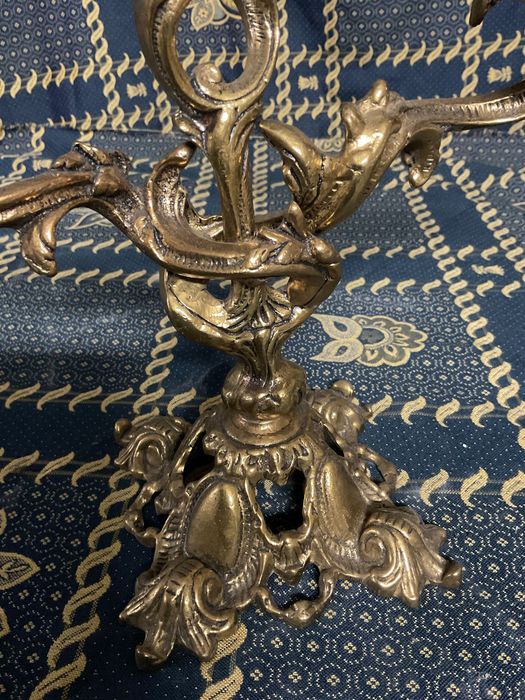 Candelabro em latão 3 lumes 29 cm.   Anúncios abaixo