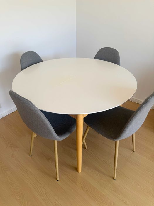 Mesa de jantar redonda extensível + 4 cadeiras