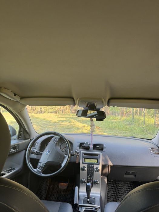 Volvo V 50 2010 год