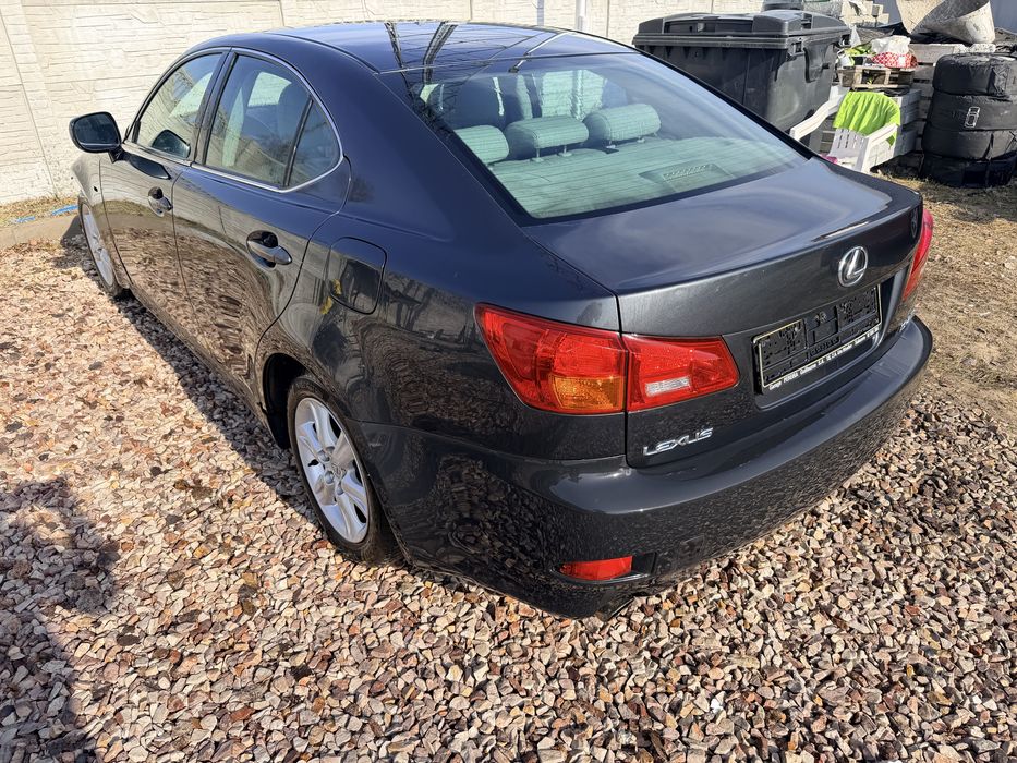 Lexus is 2008 rok. Uszkodzony
