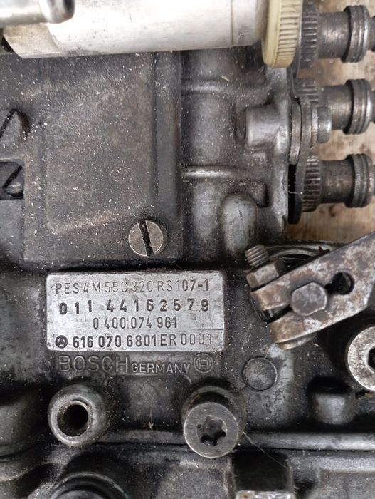 Топливная апаратура Паливний насос Mersedes 2.4 D T1