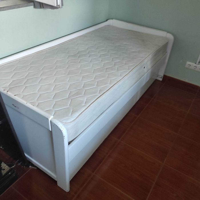 Cama com possível extensão