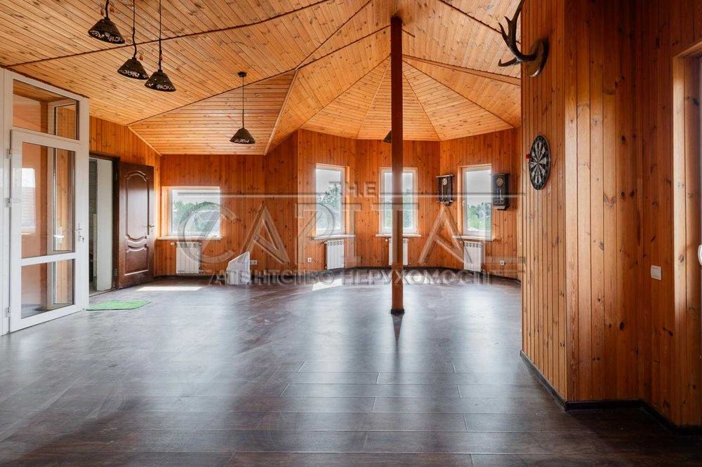 Продаж будинку 270 м Осокорки — 3 поверхи, 5 соток, готовий для життя