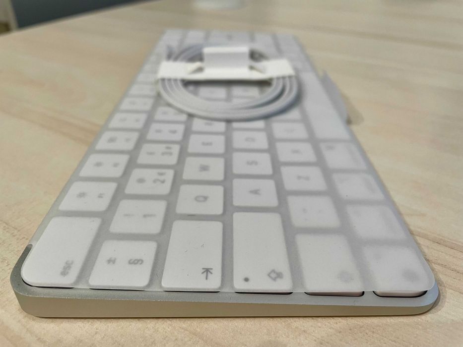 Apple Magic Keyboard z Touch ID A2449 + kabel USB-C → Lightning – Nowa