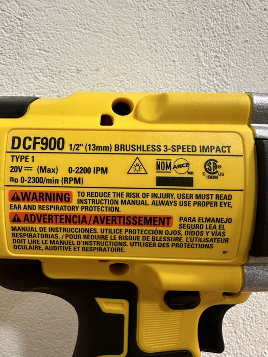 Гайкокрут ударний акумуляторний DeWALT DCF900