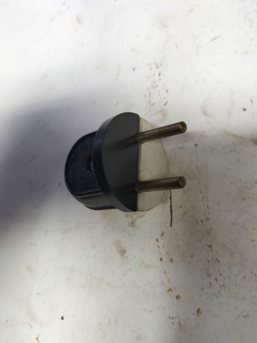 Stare wtyki elektryczne ebonitowe