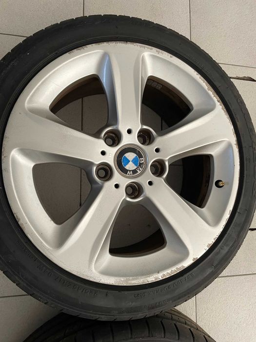 Jantes BMW R17 com pneus em bom estado