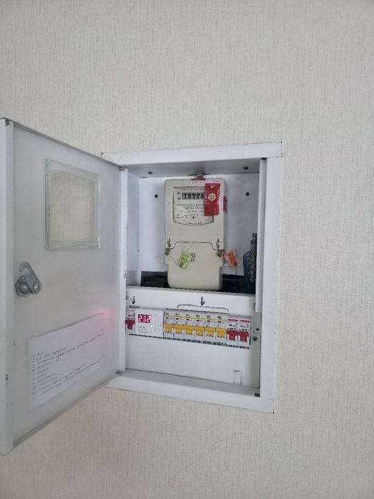 Продається трикімнатна квартира