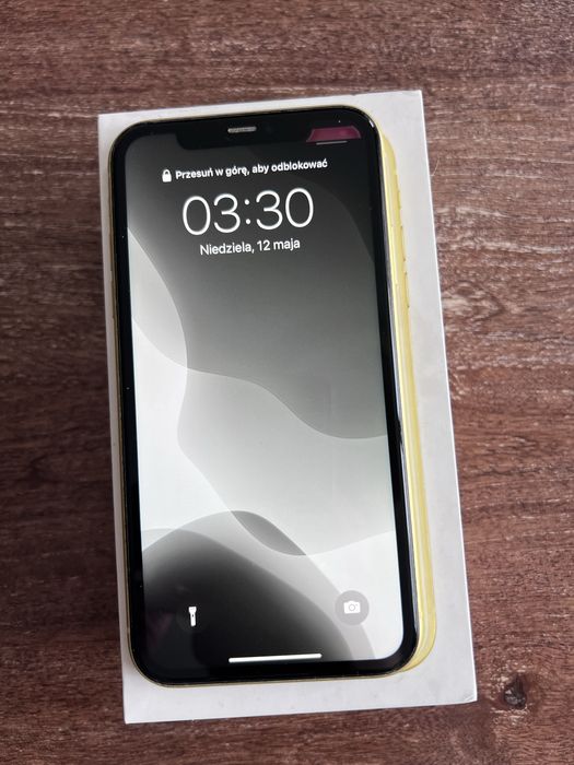 iPhone 11 żółty