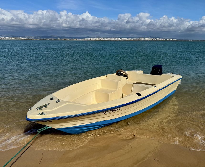 Barco 4 m com motor Tohatsu 25cv c/ docs e ATRELADO INCLUIDO