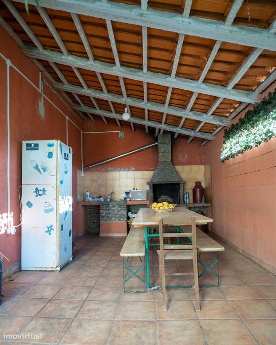 Moradia Bifamiliar Duplex com Garagem, e Quintal Privado em  Foz Côa
