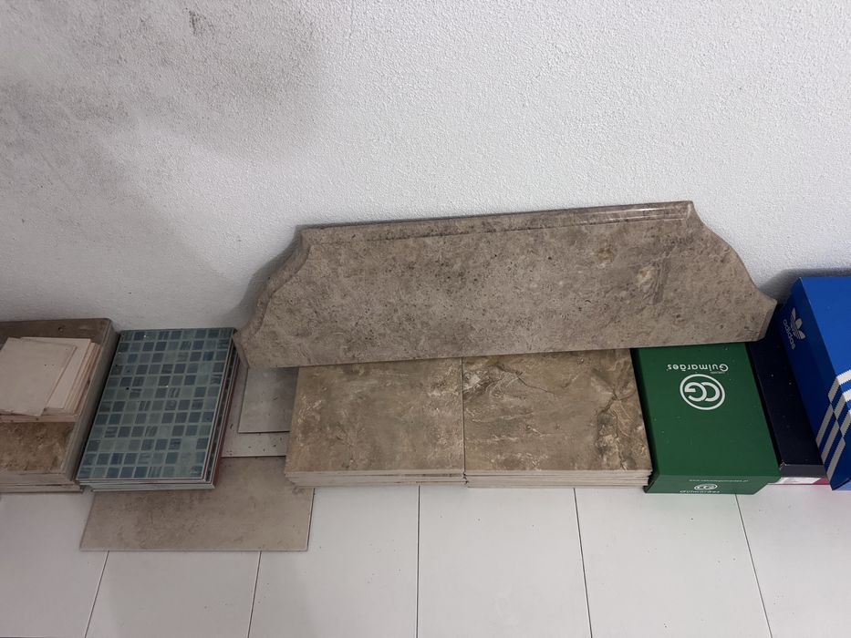 Tampo em Marmore/Azulejos