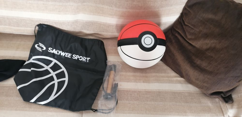 Bola basketball nova com bomba e saco(Desenho pokebola do pokemon)