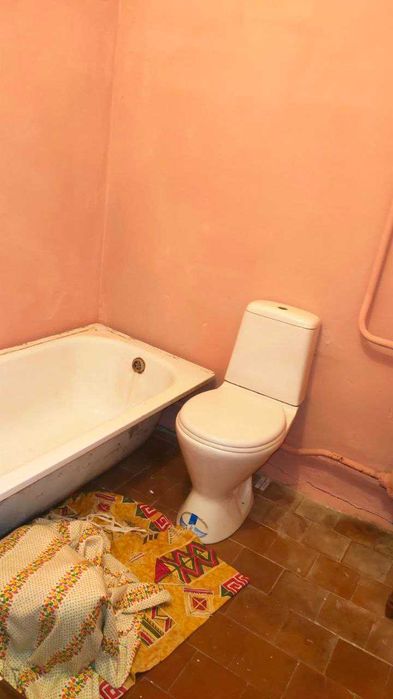 Будинок 3 кімнати.  13 соток, є газ, піч.